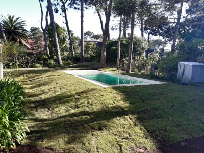 casa en brava, 3 dormitorios con piscina en punta del este alquiler y venta - tdp4453c