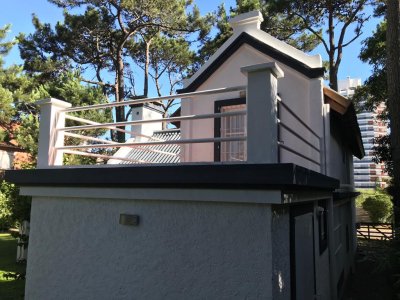 casa en brava, 3 dormitorios con piscina en punta del este alquiler y venta - tdp4453c