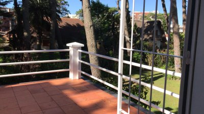 casa en brava, 3 dormitorios con piscina en punta del este alquiler y venta - tdp4453c