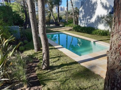 casa en brava, 3 dormitorios con piscina en punta del este alquiler y venta - tdp4453c