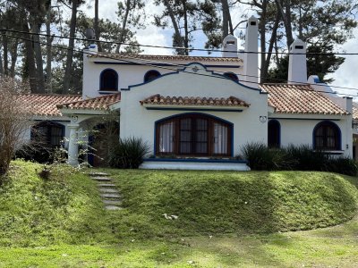 Espectacular casa en venta, estilo colonial, San Rafael, venta, Punta del Este