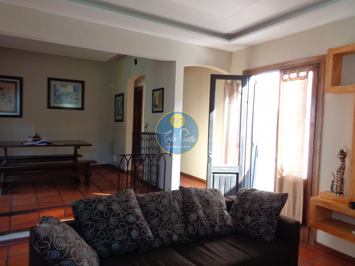 Miniatura de Casa de 3 dormitorios en Chihuahua, Punta del Este | Todo Punta