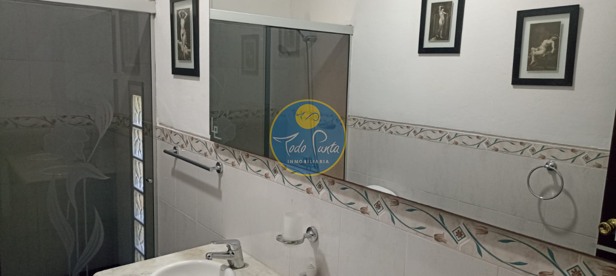 Miniatura de Casa de 3 dormitorios en Chihuahua, Punta del Este | Todo Punta
