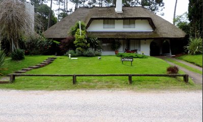 CASA EN PINARES PARA 32 ,  4 DORMITORIOS 3 BAÑOS , PISCINA  .256 METROS EDIFICADOS