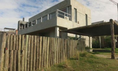CASA EN ALTOS DE PUNTA PIEDRA. MANANTIALES 3 DORMITORIOS 2 BAÑOS