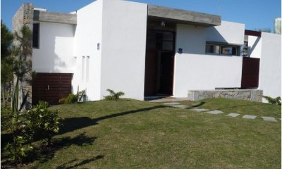 ESPECTACULAR CASA METROS DEL MAR FIN DE AÑO DEL 30 DE DICIEMBRE AL 9 DE ENERO