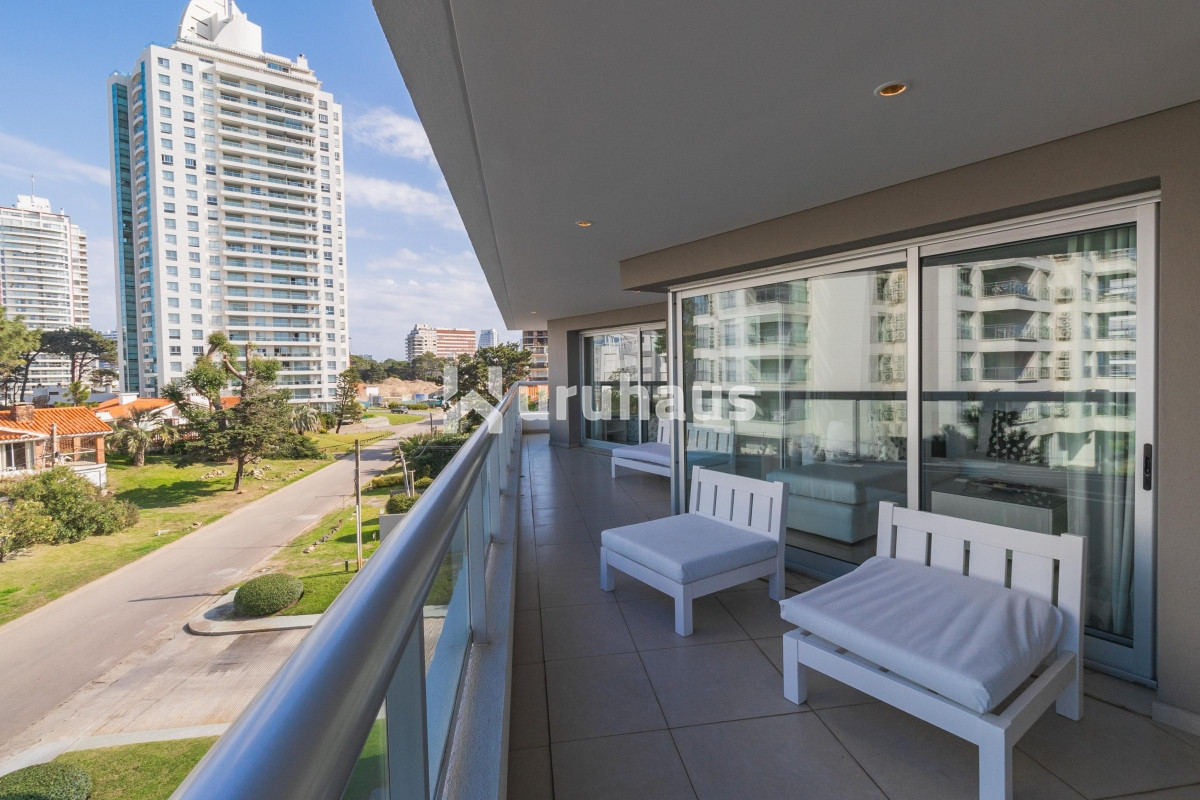 ALQUILER APARTAMENTO TRES DORMITORIOS PLAYA BRAVA EDIFICIO BRAVA BIARRITZ