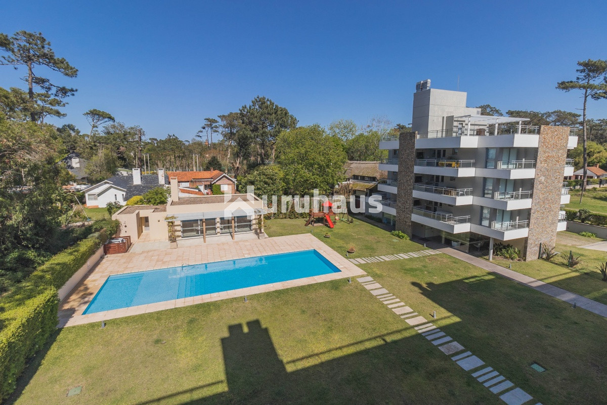VENTA APARTAMENTO DOS DORMITORIOS RINCON DEL INDIO PARRILLERO PROPIO