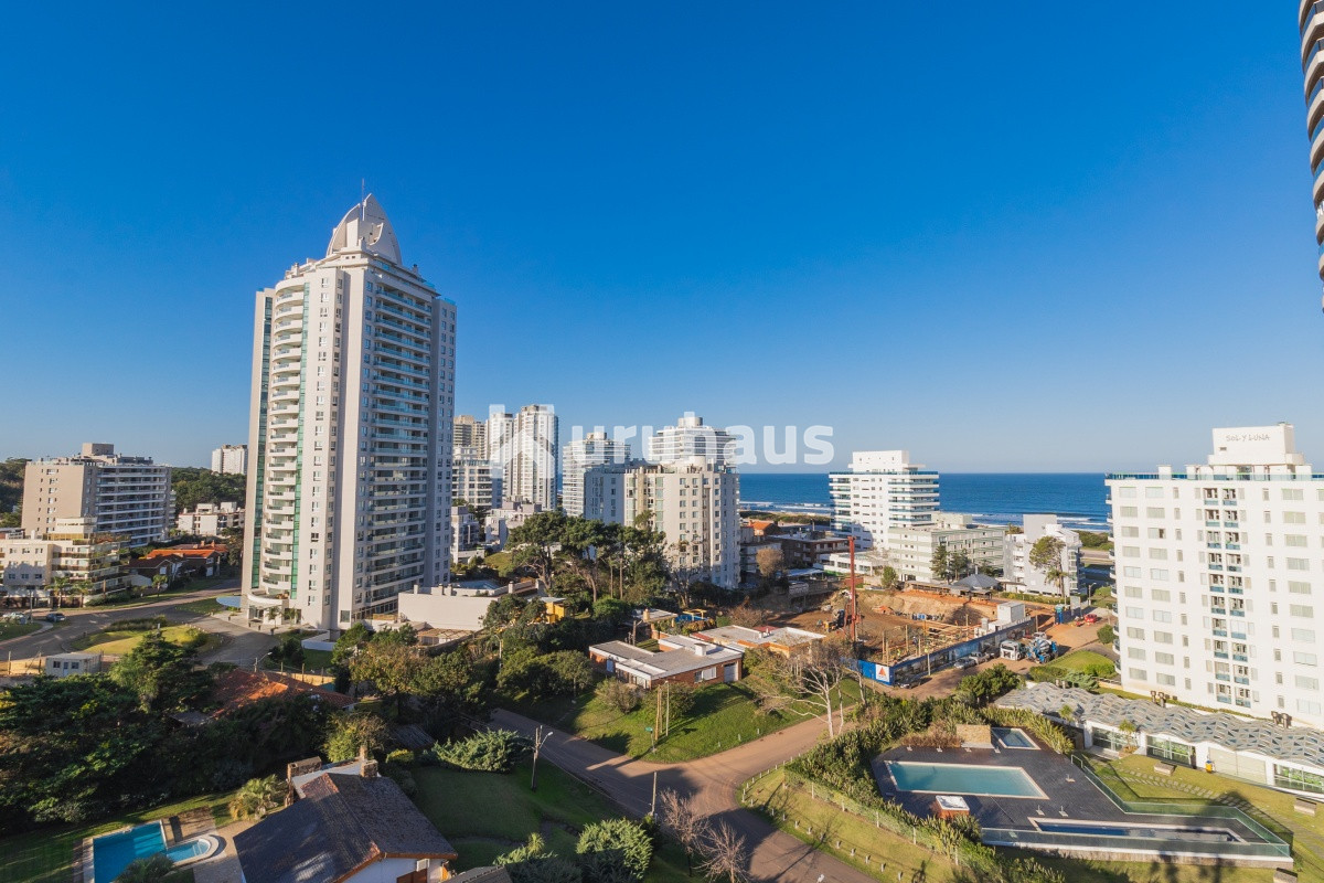 VENTA APARTAMENTO TRES DORMITORIOS PLAYA BRAVA PUNTA DEL ESTE EDIFICIO TORRE ESMERALDA