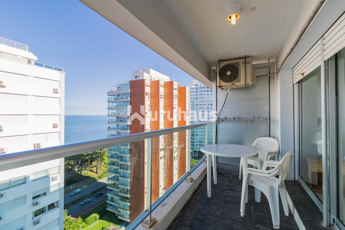 VENTA APARTAMENTO DOS DORMITORIOS PUNTA DEL ESTE EDIFICIO PALM BEACH