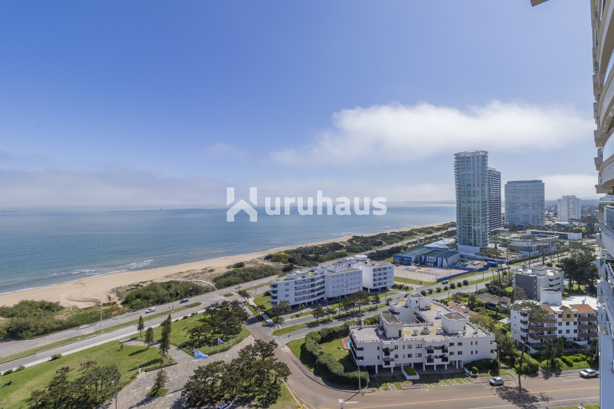 VENTA APARTAMENTO TRES DORMITORIOS LE JARDIN RESIDENCE PLAYA MANSA