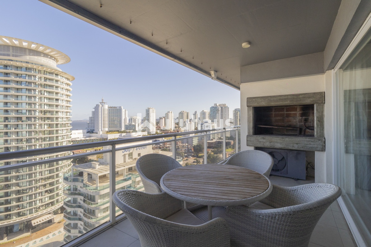 VENTA APARTAMENTO 3 DOMRITORIOS PUNTA DEL ESTE PARRILLERO PROPIO
