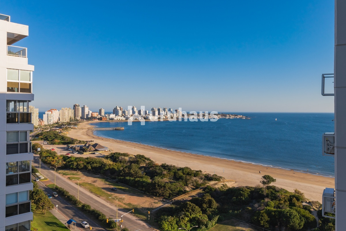 VENTA APARTAMENTO TRES DORMITORIOS PLAYA MANSA PUNTA DEL ESTE EDIFICIO TUNQUELEN