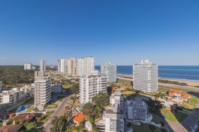 VENTA APARTAMENTO DOS DORMITORIOS PUNTA DEL ESTE EDIFICIO WIND TOWER