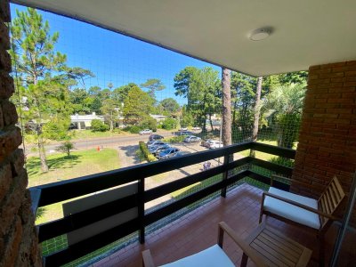 VENTA APARTAMENTO TRES DORMITORIOS PUNTA DEL ESTE PLAYA MANSA ARCOBALENO