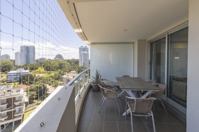 ALQUILER TEMPORAL APARTAMENTO DOS DORMITORIOS PUNTA DEL ESTE EDIFICIO WIND TOWER