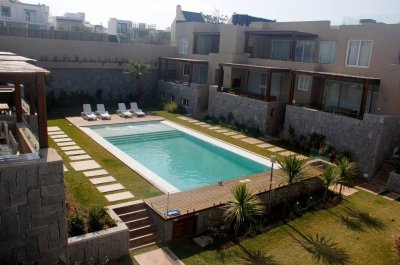 VENTA APARTAMENTO CUATRO DORMITORIOS MONTOYA EDIFICIO BAHIA DE MONTOYA