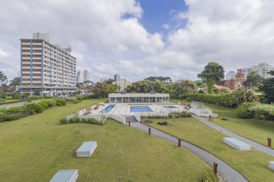 ALQUILER APARTAMENTO TRES DORMITORIOS PUNTA DEL ESTE EDIFICIO FOREST TOWER I