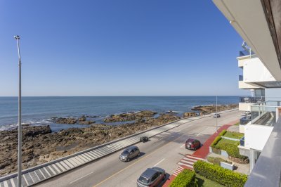 VENTA APARTAMENTO TRES DORMITORIOS PUNTA DEL ESTE PENINSULA EDIFICIO CARMEL