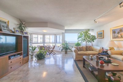 VENTA APARTAMENTO TRES DORMITORIOS PUNTA DEL ESTE EDIFICIO ROOSEVELET CENTER
