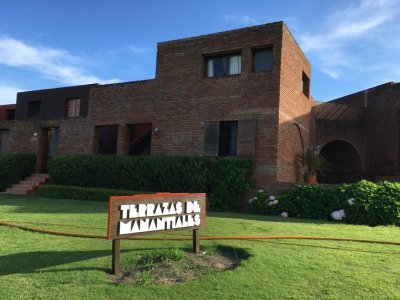 VENTA APARTAMENTO CUATRO DORMITORIOS MANANTIALES EDIFICIO TERRAZAS DE MANANTIALES