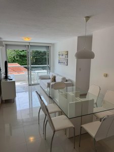 VENTA DEPARTAMENTO PLAYA MANSA 2 DORMITORIOS PARRILLERO PROPIO 