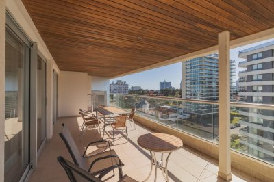 VENTA APARTAMENTO DOS DORMITORIOS PUNTA DEL ESTE EDIFICIO ICON BRAVA