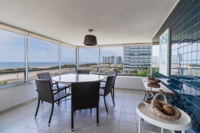 VENTA APARTAMENTO TRES DORMITORIOS PUNTA DEL ESTE EDIFICIO TIBURON I