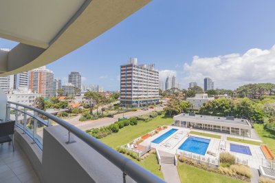 VENTA APARTAMENTO TRES DORMITORIOS FOREST TOWER 1 PLAYA BRAVA