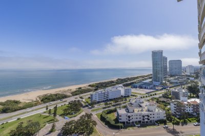 VENTA APARTAMENTO TRES DORMITORIOS LE JARDIN RESIDENCE PLAYA MANSA
