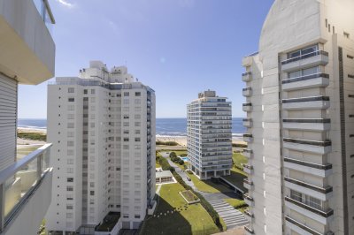 VENTA APARTAMENTO TRES DORMITORIOS PUNTA DEL ESTE PLAYA BRAVA EDIFICIO TORRE MARINA