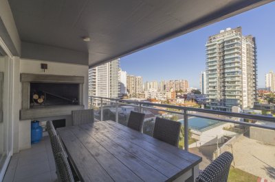 VENTA DEPARTAMENTO PUNTA DEL ESTE PARILLERO PROPIO