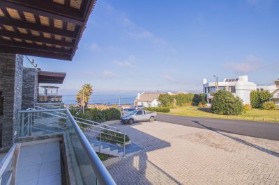 VENTA APARTAMENTO TRES DORMITORIOS PUNTA DEL ESTE EDIFICIO ARENAS DEL MAR