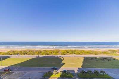 VENTA APARTAMENTO CUATRO DORMITORIOS EDIFICIO TORRE LOBOS VISTA AL MAR