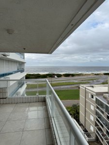 ALQUILER APARTAMENTO TRES DORMITORIOS DEPENDENCIA PLAYA BRAVA PARRILLERO PROPIO