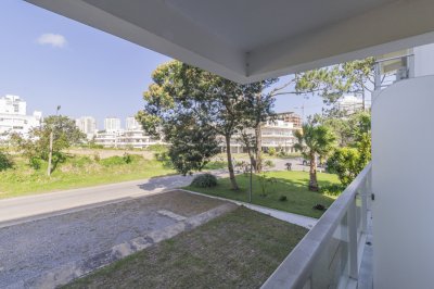 VENTA APARTAMENTO UN DORMITORIO DEEP BLUE AIDY GRILL TERRAZA Y COCHERA
