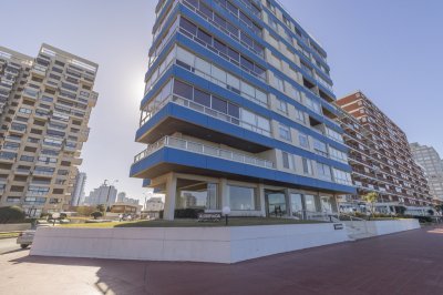 VENTE APARTAMENTO TRES DORMITORIOS PUNTA DEL ESTE EDIFICIO ARBORADA