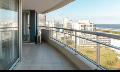 VENTA APARTAMENTO CUATRO DORMITORIOS PUNTA DEL ESTE VISTA AL MAR