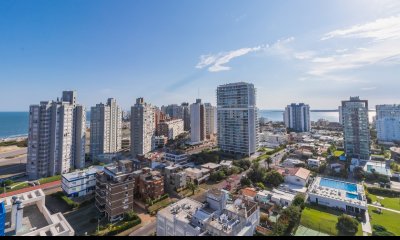 VENTA APARTAMENTO TRES DORMITORIOS PUNTA DEL ESTE PLAYA BRAVA EDIFICIO ARENAS DEL MAR