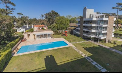 VENTA APARTAMENTO DOS DORMITORIOS RINCON DEL INDIO PARRILLERO PROPIO