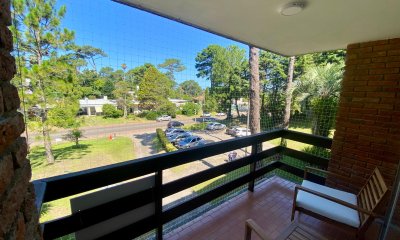 VENTA APARTAMENTO TRES DORMITORIOS PUNTA DEL ESTE PLAYA MANSA ARCOBALENO