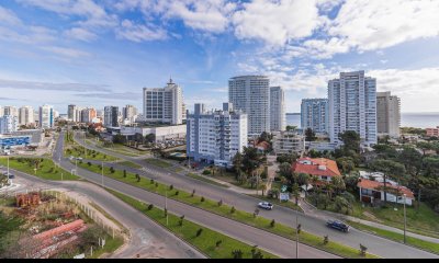 VENTA APARTAMENTO DOS DORMITORIOS PLAYA MANSA EDIFICIO ALEXANDER BOULEVARD