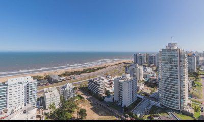 ALQUILER APARTAMENTO TRES DORMITORIOS AIDY GRILL PISO ALTO VISTA AL MAR