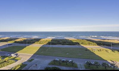 VENTA APARTAMENTO CUATRO DORMITORIOS EDIFICIO TORRE LOBOS VISTA AL MAR