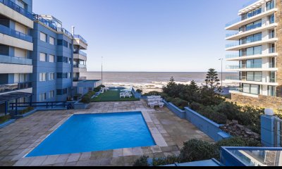 VENTA APARTAMENTO TRES DORMITORIOS PUNTA DEL ESTE PENINSULA