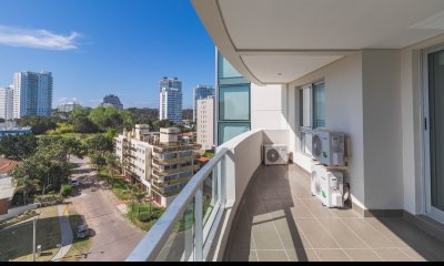 WIND TOWER - PISO ALTO EXCELENTE ORIENTACION