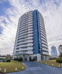 VENTA APARTAMENTO CUATRO DORMITORIOS PUNTA DEL ESTE EDIFICIO FOREST TOWER I