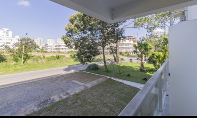 VENTA APARTAMENTO UN DORMITORIO DEEP BLUE AIDY GRILL TERRAZA Y COCHERA