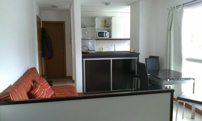 VENTA APARTAMENTO MONOAMBIENTE PUNTA DEL ESTE EDIFICIO THE POINT BRAVA