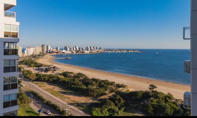 VENTA APARTAMENTO TRES DORMITORIOS PLAYA MANSA PUNTA DEL ESTE EDIFICIO TUNQUELEN
